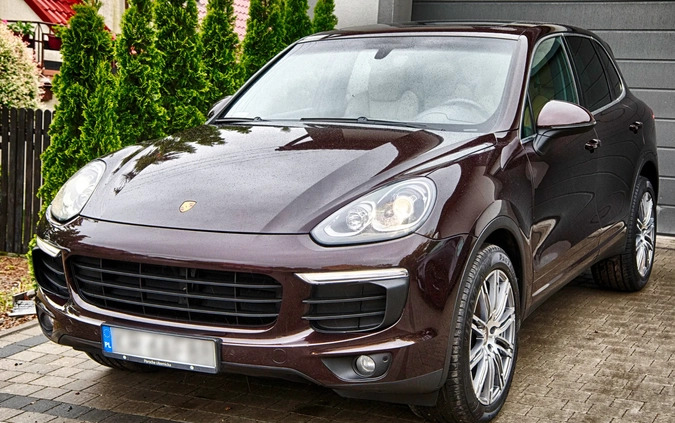 Porsche Cayenne cena 85000 przebieg: 440000, rok produkcji 2015 z Łeba małe 172